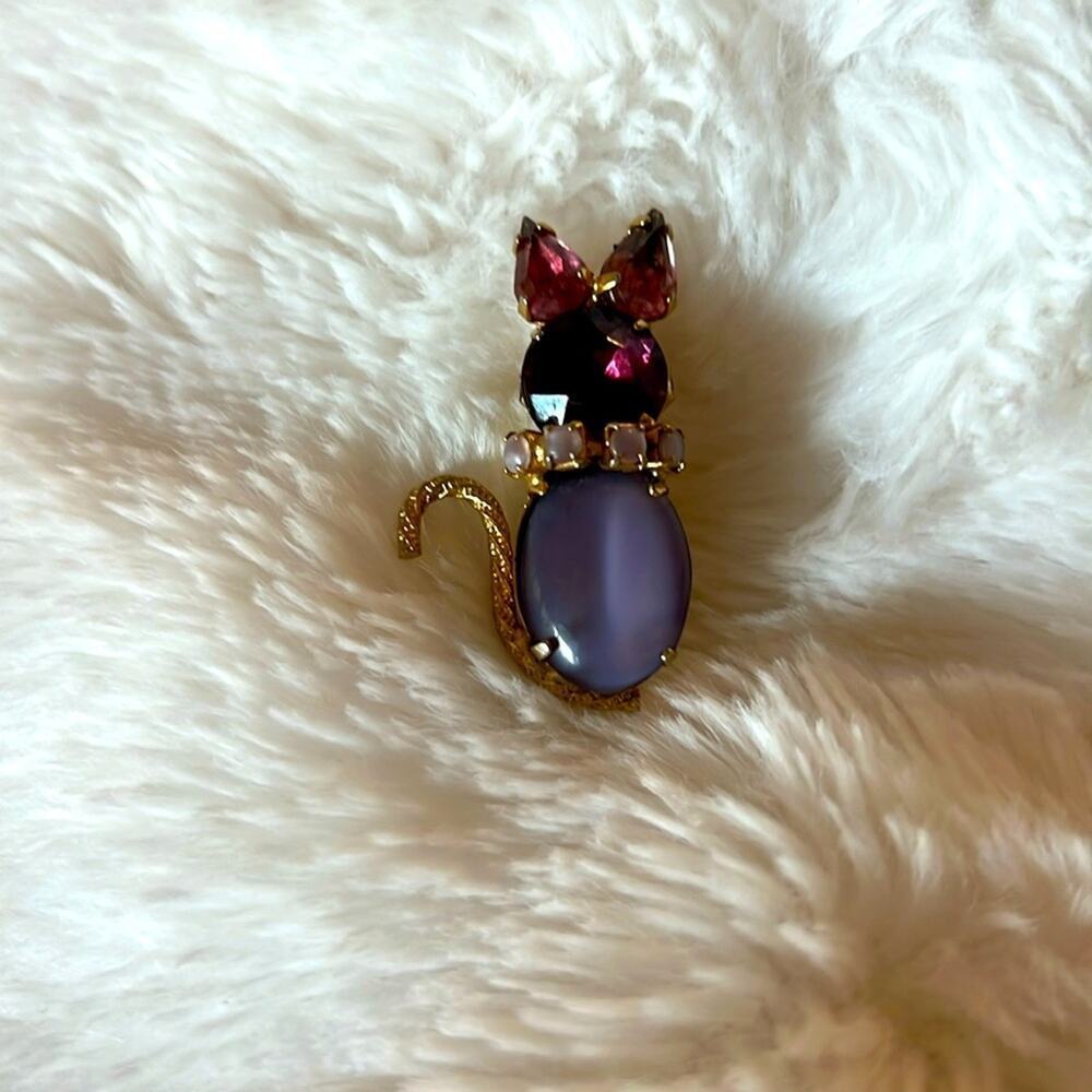 Kitty Brooch